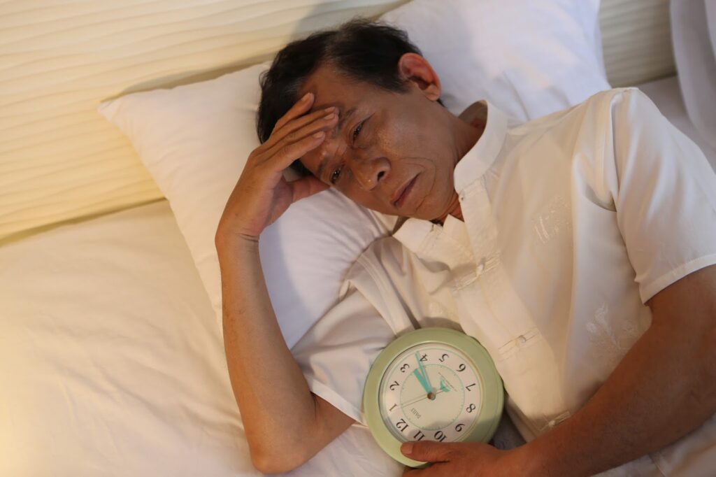 Chứng mất ngủ ở người già và biện pháp phòng tránh tối ưu