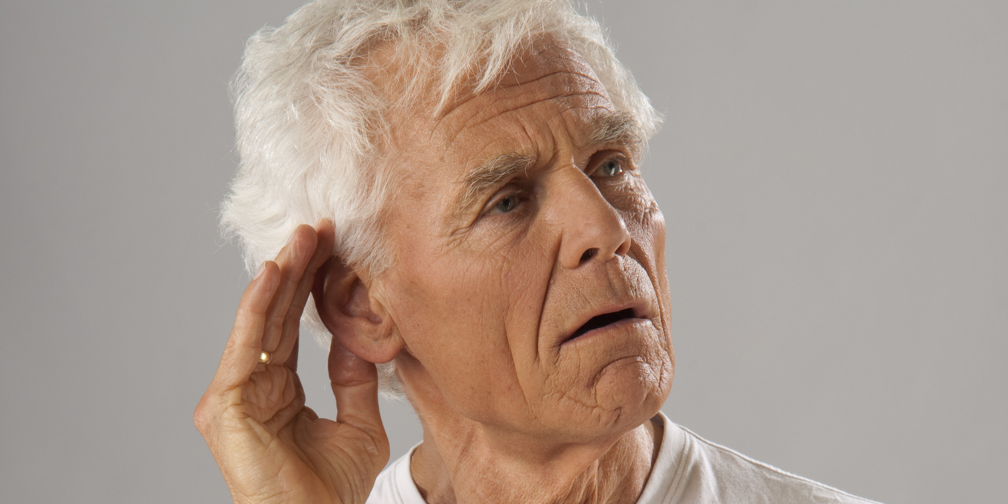 Triệu chứng ù tai ở người già và biện pháp khắc phục