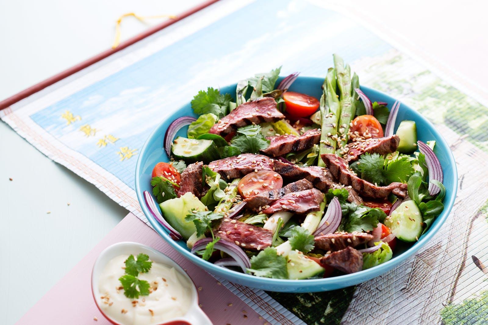 Salad bò kiểu Thái chua cay